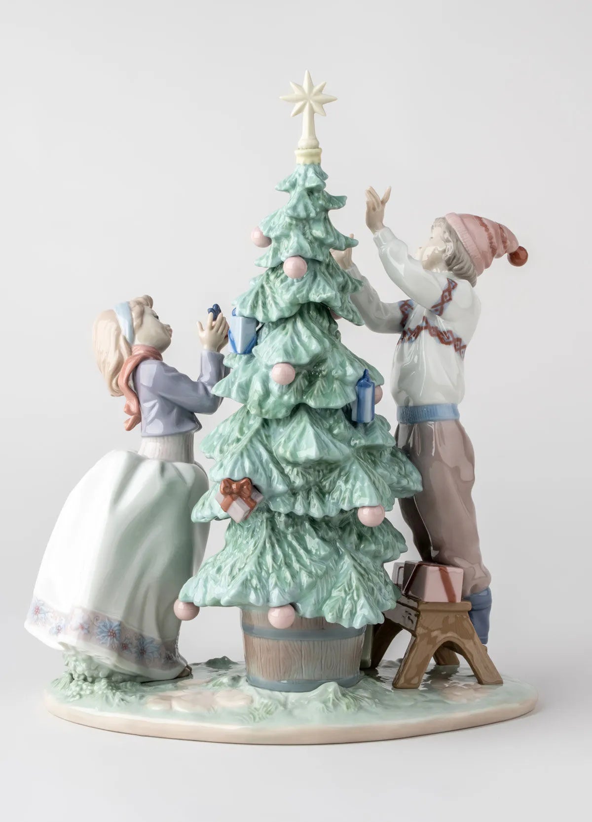 Lladró: Trimming the tree figurine