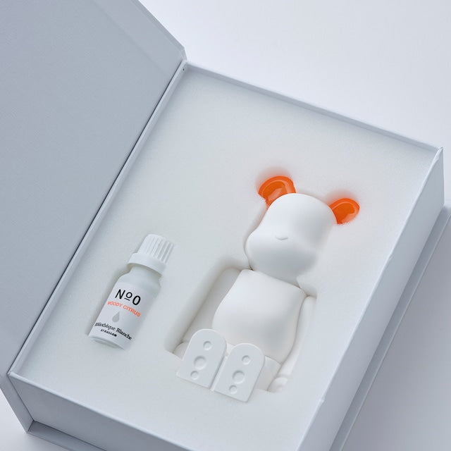 Bibliothèque Blanche BY BALLON: Be@rbrick Aroma Ornament - Orange