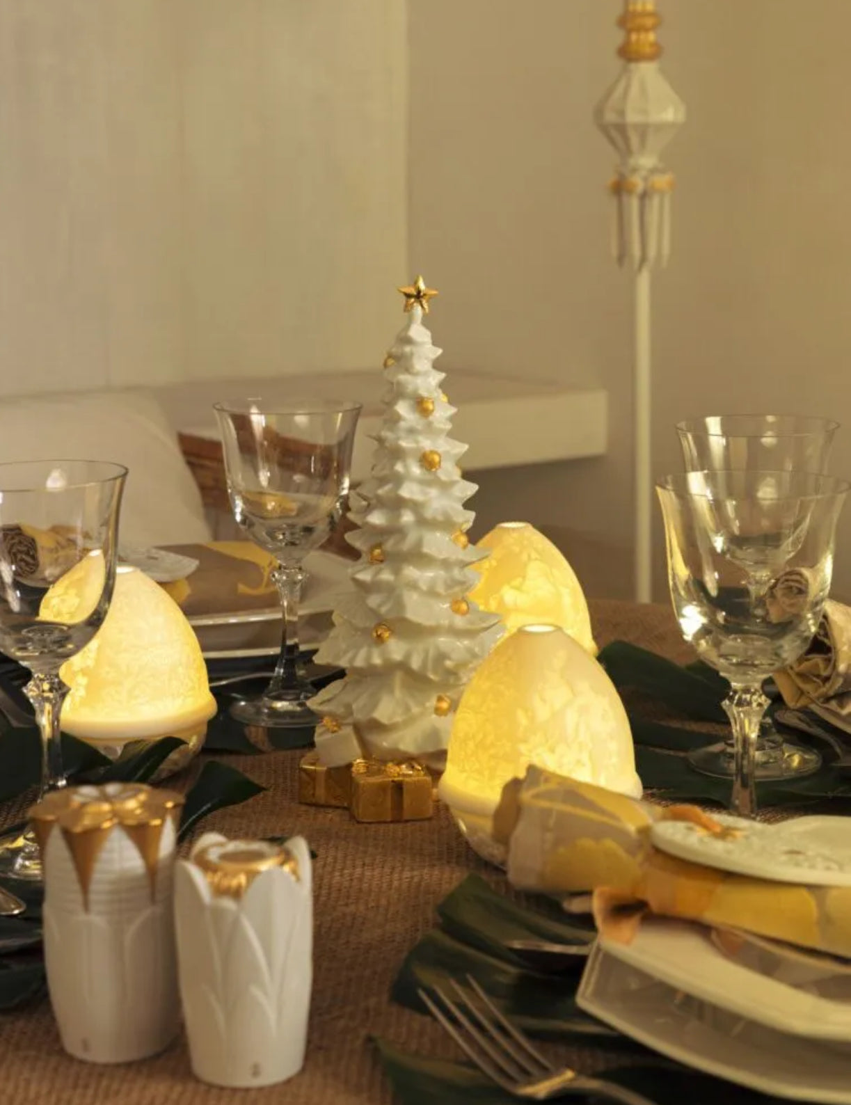 Lladró: O Christmas Tree Figurine. Golden Lustre