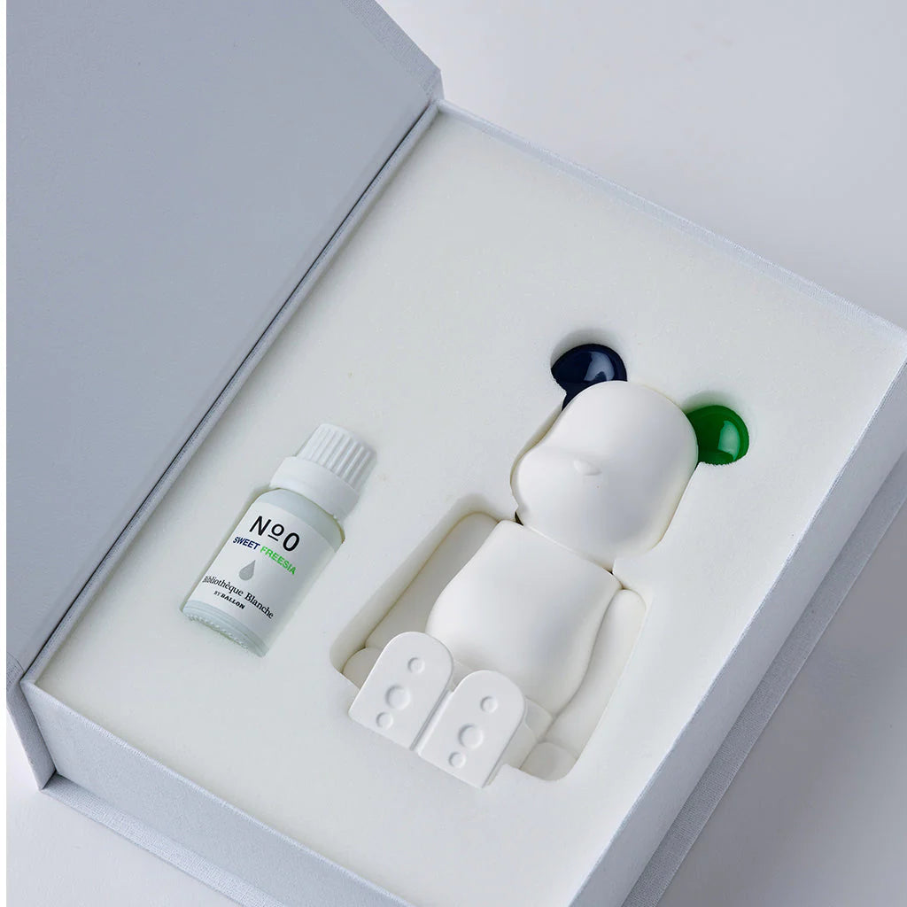 Bibliothèque Blanche BY BALLON: Be@rbrick Aroma Ornament - Navy/GreenDouble Color