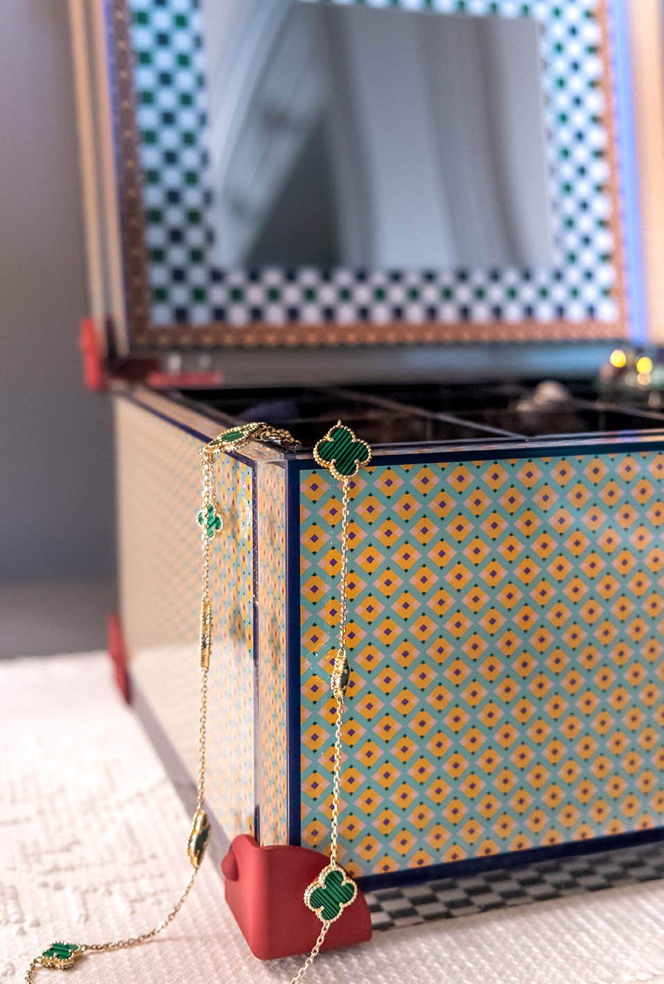 VESTA: RAINBOW JEWELRY BOX