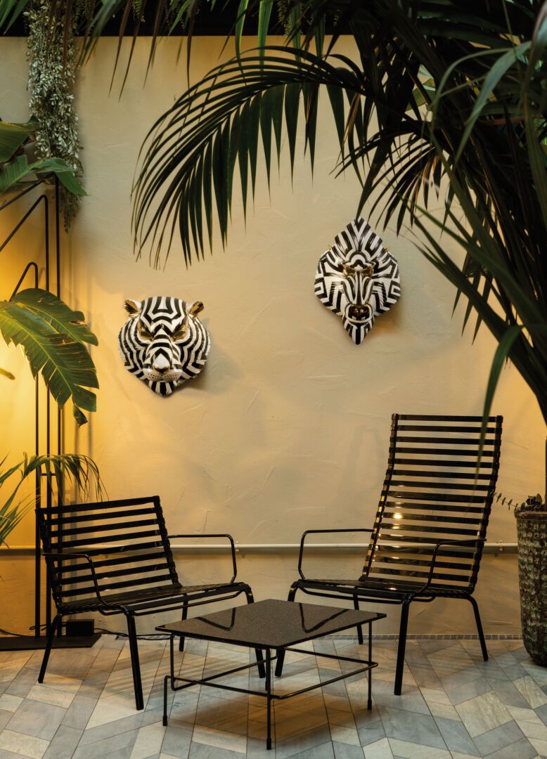 Lladró: Tiger Mask Black and Gold