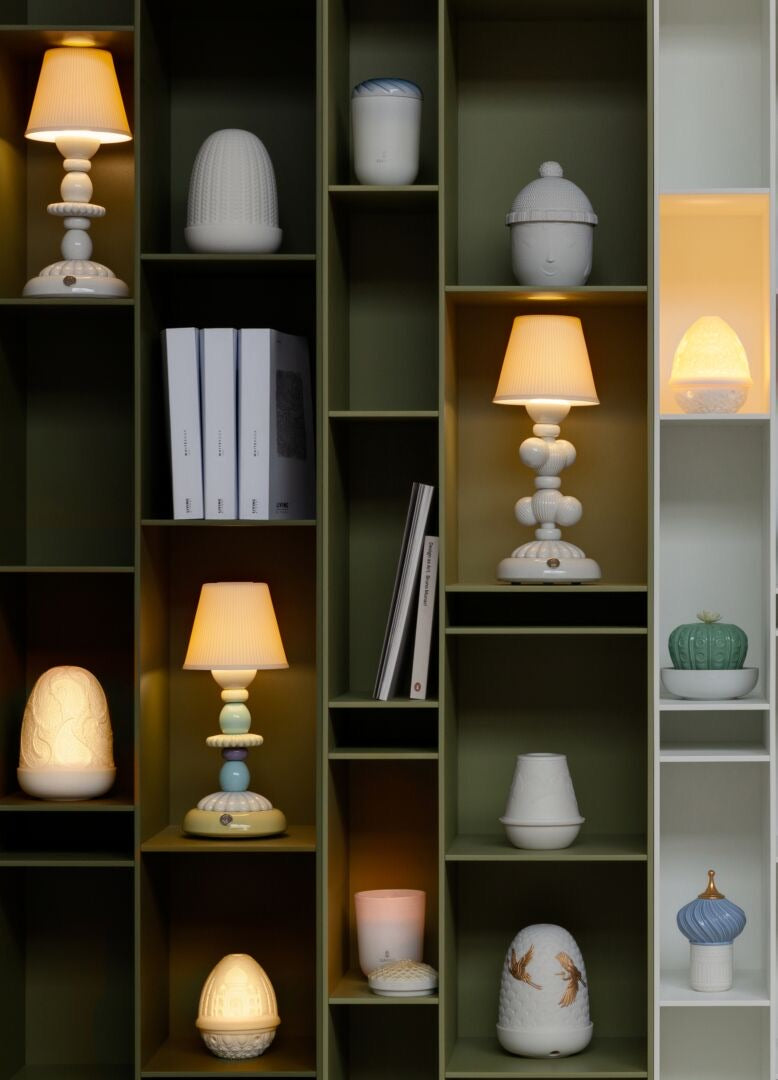 Lladró: Firefly Collection. Lotus Firefly Table Lamp White