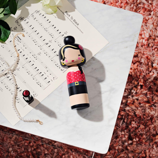 Lucie Kaas: Kokeshi Amy