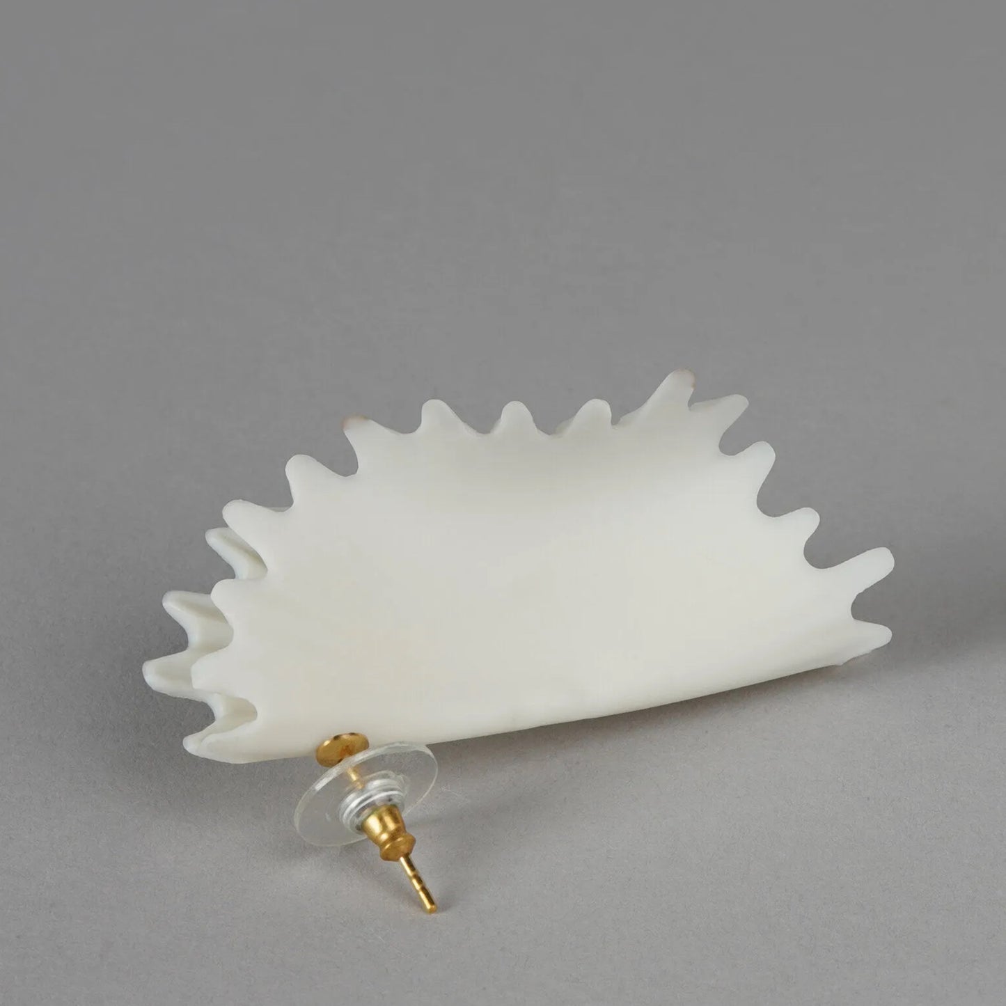 Lladró Jewelry: Actinia Big Earring. White and Golden luster.