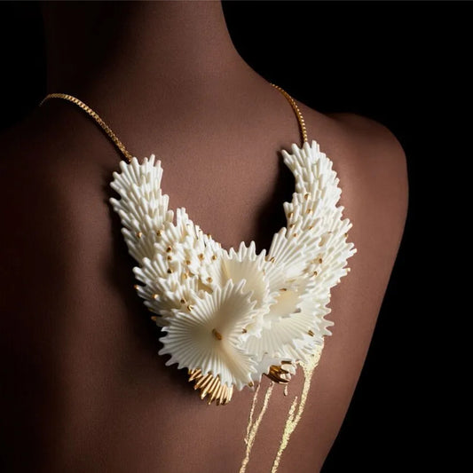 Lladró Jewelry: Actinia Necklace. White and Gold luster.
