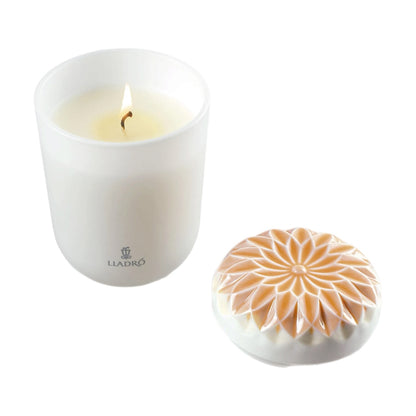 Lladró: Echoes of Nature Candle. Gardens of Valencia Scent.