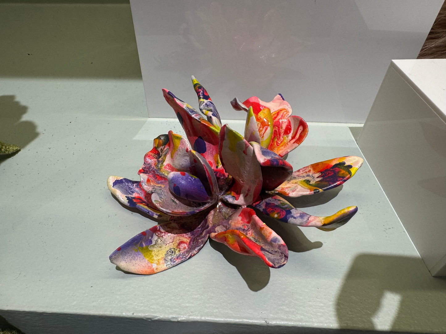 De la Fuentes: Broche Grande flor Multicolor