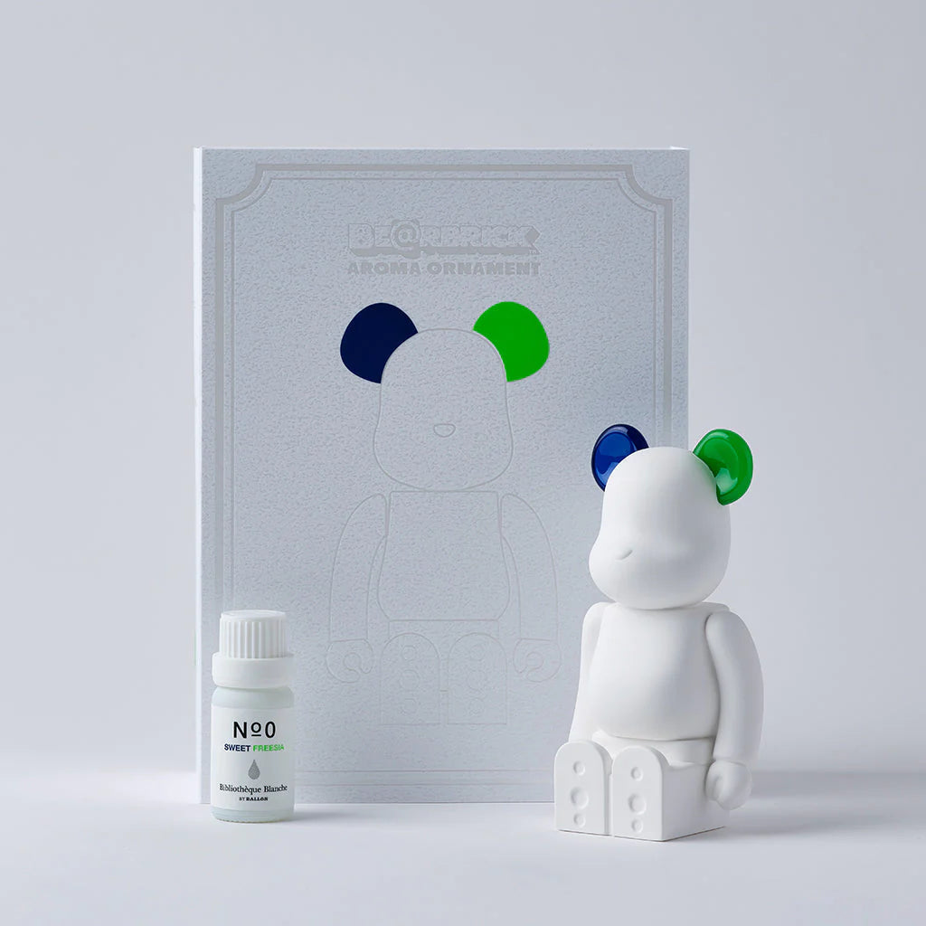 Bibliothèque Blanche BY BALLON: Be@rbrick Aroma Ornament - Navy/GreenDouble Color