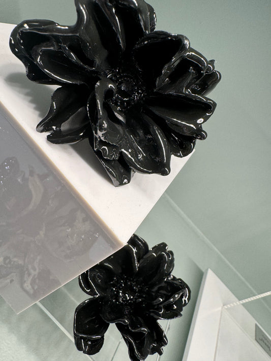 De la Fuentes: Broche Flor negra