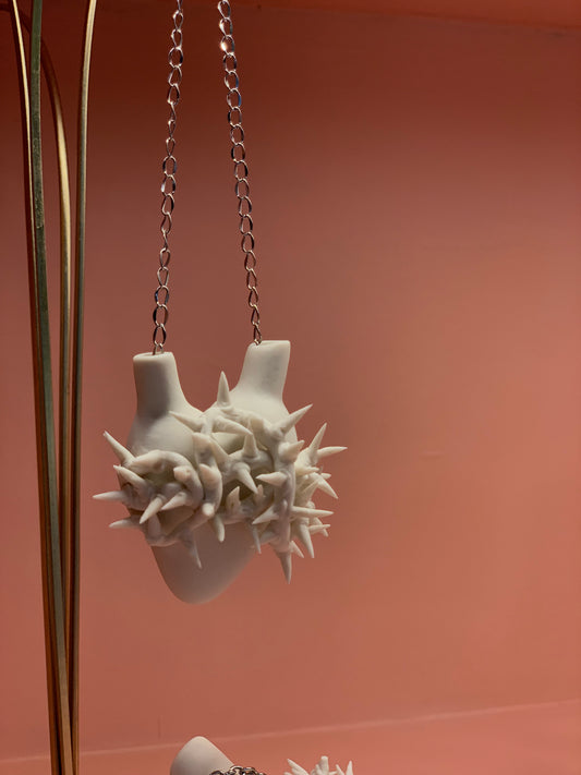 Raramanu: White Heart Necklace Small