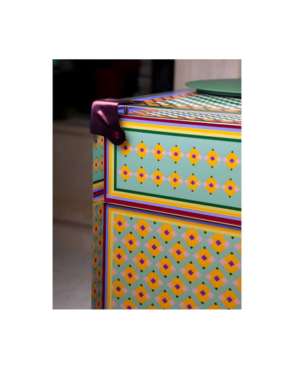 VESTA: HOUDINI ACRYLIC TRUNK RAINBOW