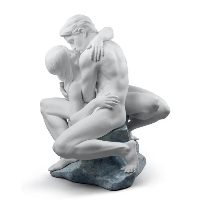 Lladró: Passionate Kiss Couple Sculpture