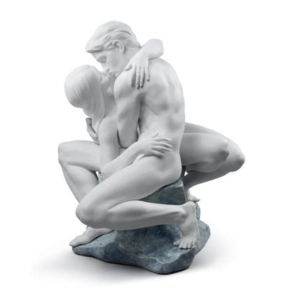 Lladró: Passionate Kiss Couple Sculpture